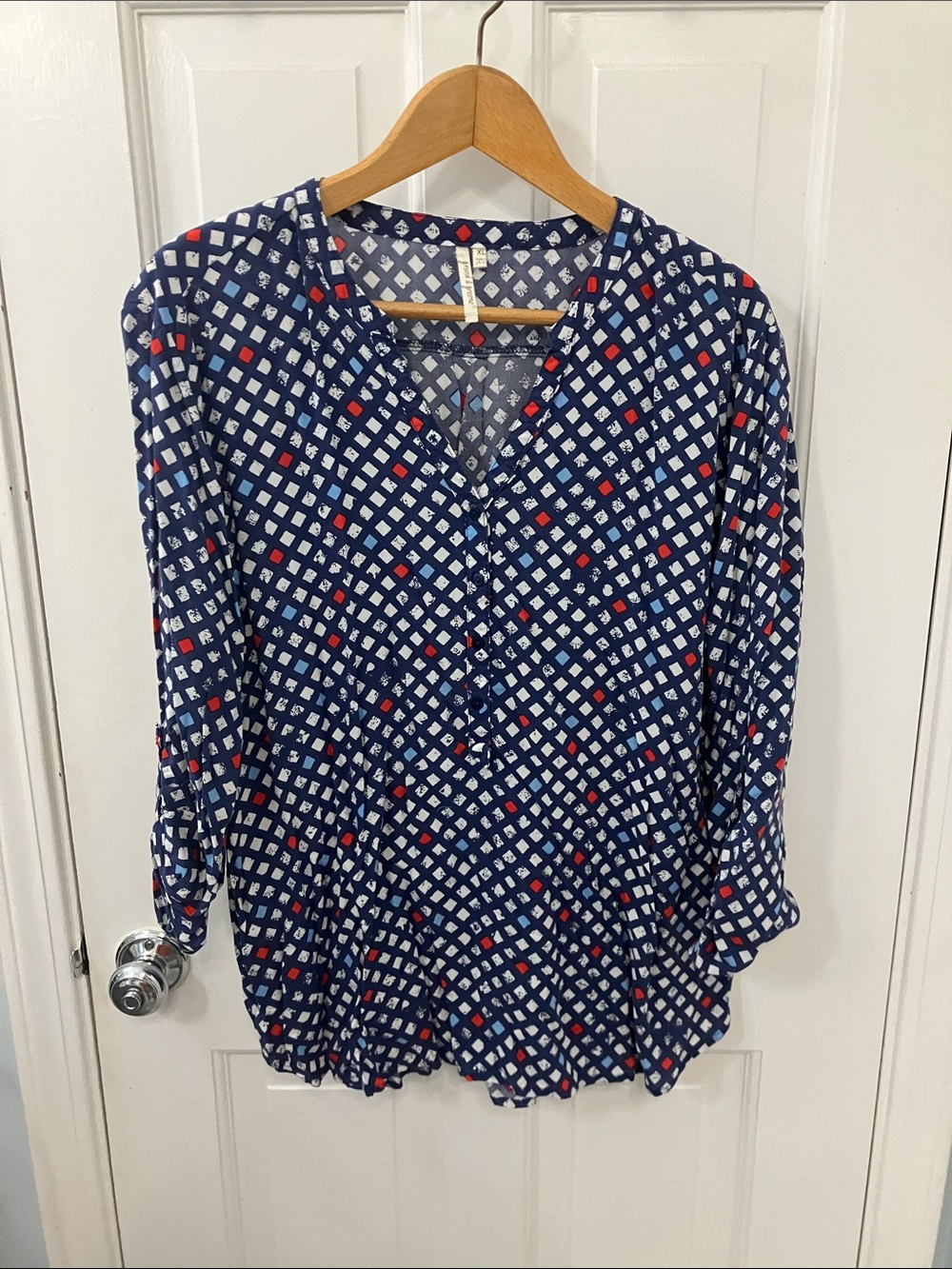 grand & greene red white and blue Geometric pattern V-Neck shirt size XL
